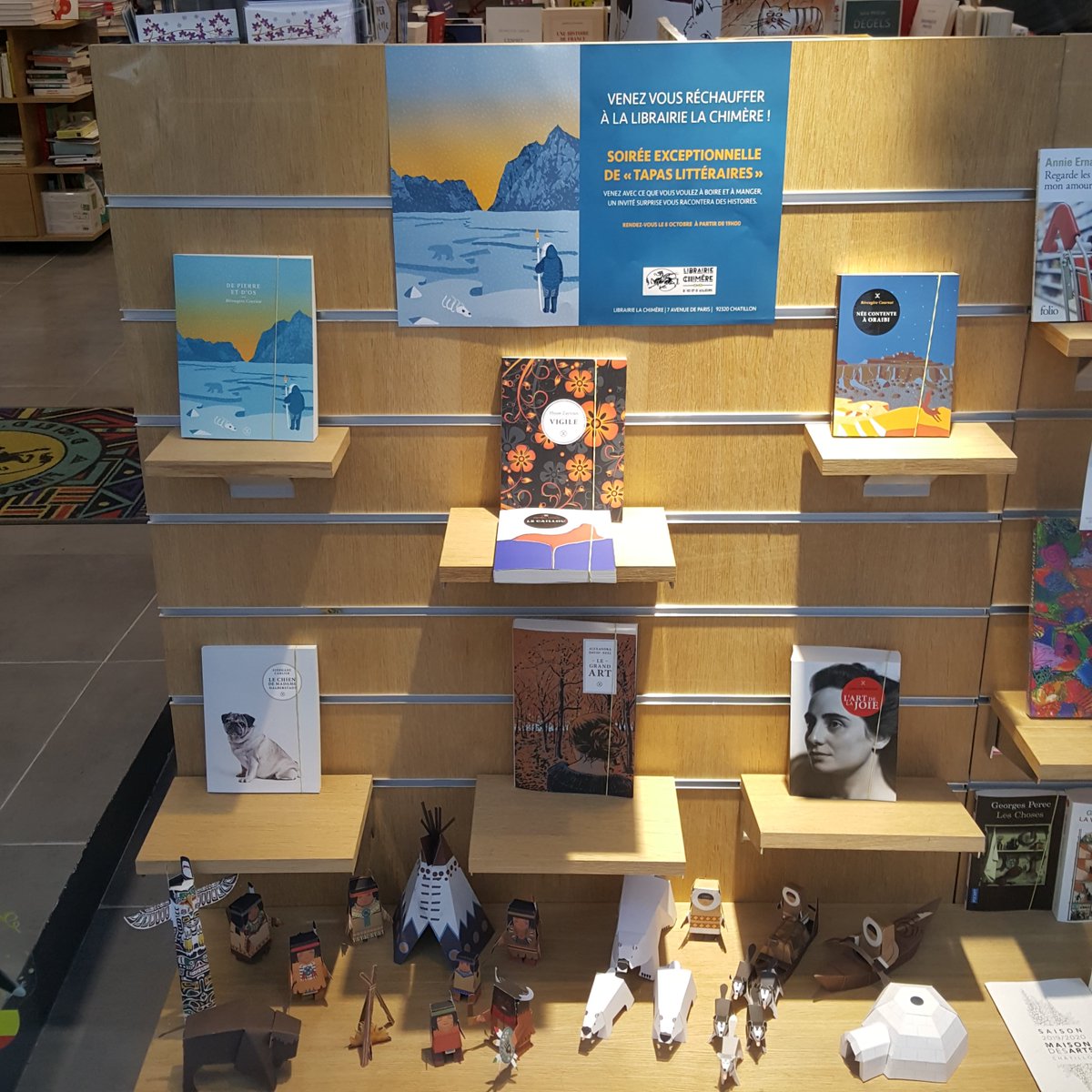 attention #SaveTheDate . Mardi 8 octobre à partir de 19h, la #librairie vous invite à des tapas littéraire avec les édition <a href="/Le_Tripode/">éditions Le Tripode</a> . Venez avec de la nourriture et de la boisson, et participez à un moment d'échange convivial.
#livre #livres <a href="/chatillon92320/">Ville de Châtillon</a> <a href="/Culture92320/">Châtillon Culture</a>