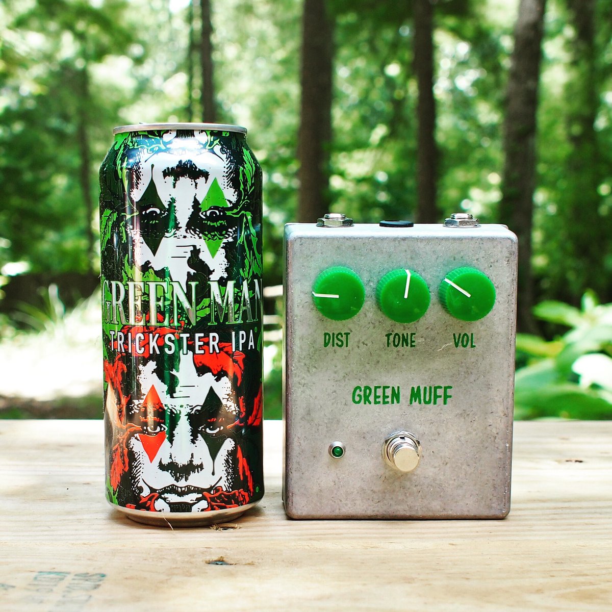 beerandpedals's tweet photo. A @GreenManBrewing Trickster IPA paired with the Green Muff Fuzz Distortion from #AnalogFox
#beer #pedals #beerlover #pedalsandeffects #effects #pedals #effectspedals #craftbeer #music #guitar #greenman #trickster #ipa #greenmuff #muff #bigmuff #fuzz #distortion #analog https://t.co/eXMVOH6035