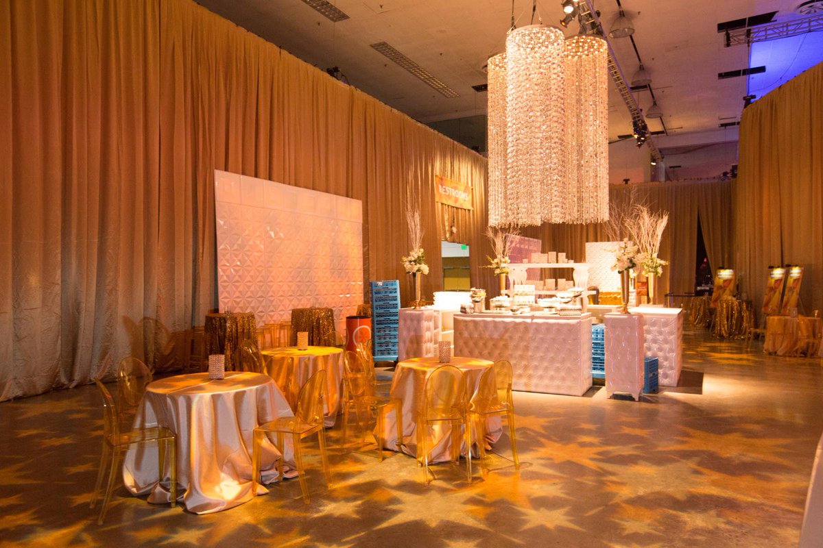 ImpactLAV's tweet photo. Nothing says luxury like a #crystalbeadcurtain #chandelier! We added a star pattern wash to provide top-to-bottom details that made this event shine at the #SanJoseConventionCenter. 

Photo by Charlotte Fiorito

#chicsoire #eventprofs #lightingprofs #specialevents #starlights https://t.co/xnyCZUP71g