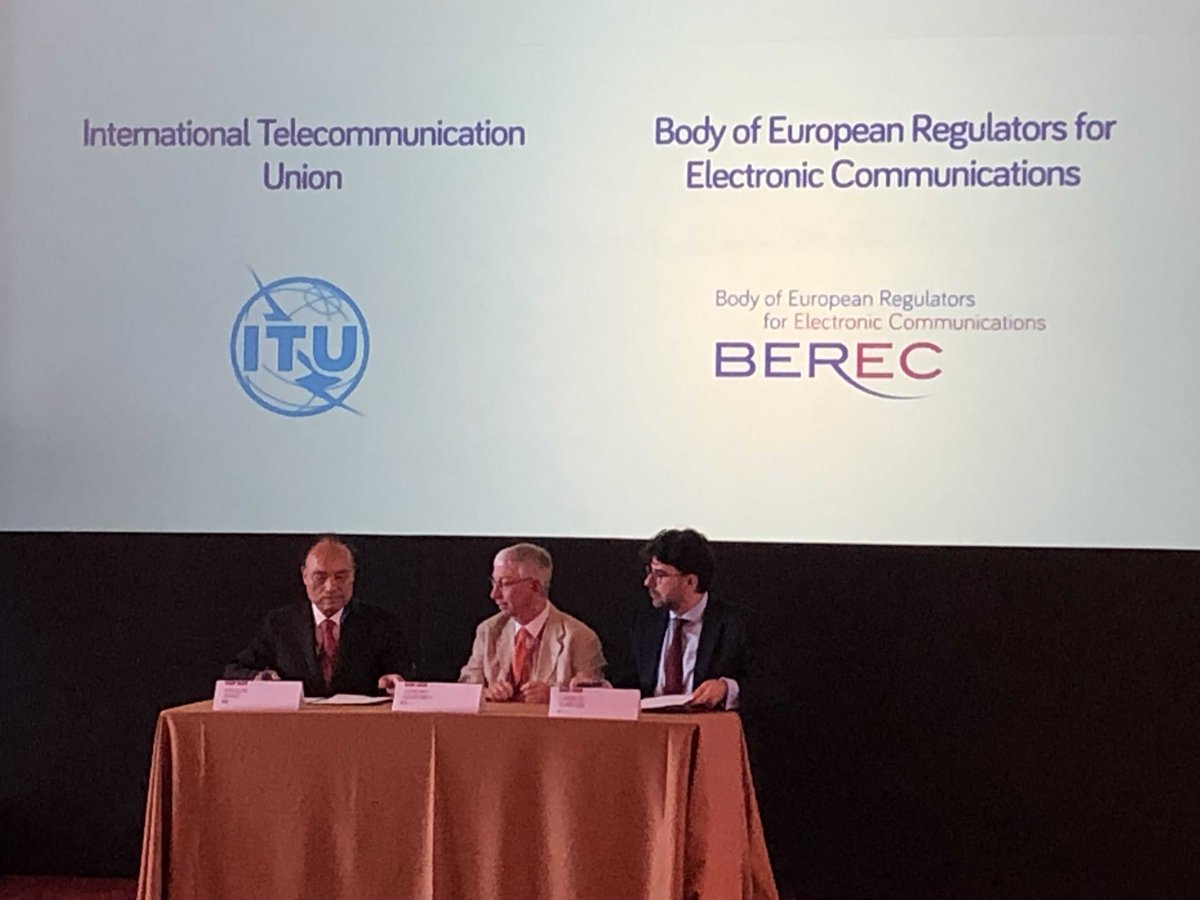 BERECeuropaeu's tweet photo. ✒️✒️✒️ Memorandum of Understanding is signed between Houlin Zhao @ITUSecGen, Secretary-General of the International Telecommunication Union @ITU, Jeremy Godfrey @jgodfreyie @comreg, BEREC Chair 2019 and Laszlo Igneczi, Director of the #BERECOffice https://t.co/INKCHubZhY