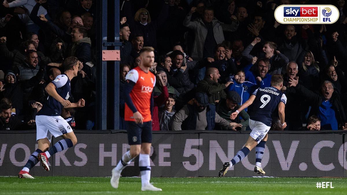 Millwall fans:
No cameras/phones in sight
Pure and utter passion!!!