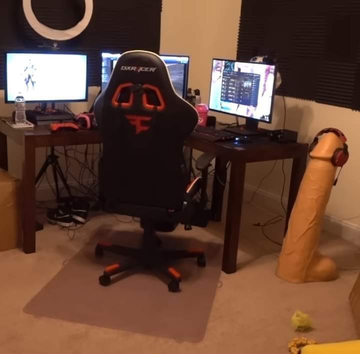 TxSmashh's tweet photo. @FaZeJev came across this on my facebook... is it bad that I instantly recognize the setup?? #mobyHUGE https://t.co/BbP5mCut3u