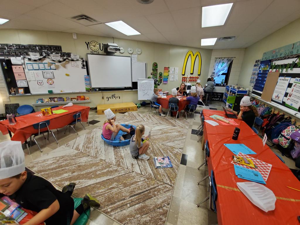 milliken1997's tweet photo. Reading Chef magic going on in @MaggieYeagle 2nd grade room today. #makingIThappen #bunnypet
#sequencingevents @ShenandoahK8 https://t.co/4oNe1OWf7i