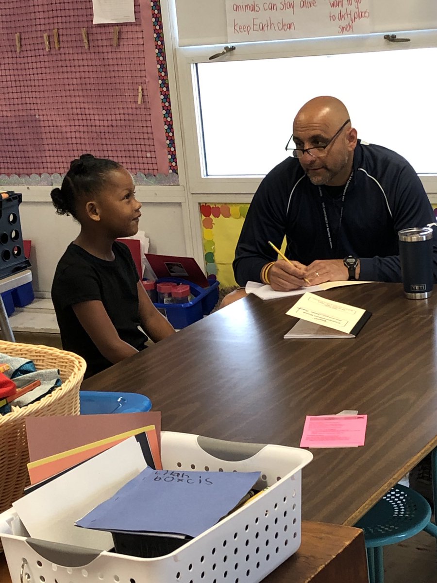 AlyssaBonner13's tweet photo. @luzzi5 helping with storytelling in first grade @AudreyFaubert @WesterlySuper #focusonfirst #takesavillage https://t.co/i5Inc2rLes