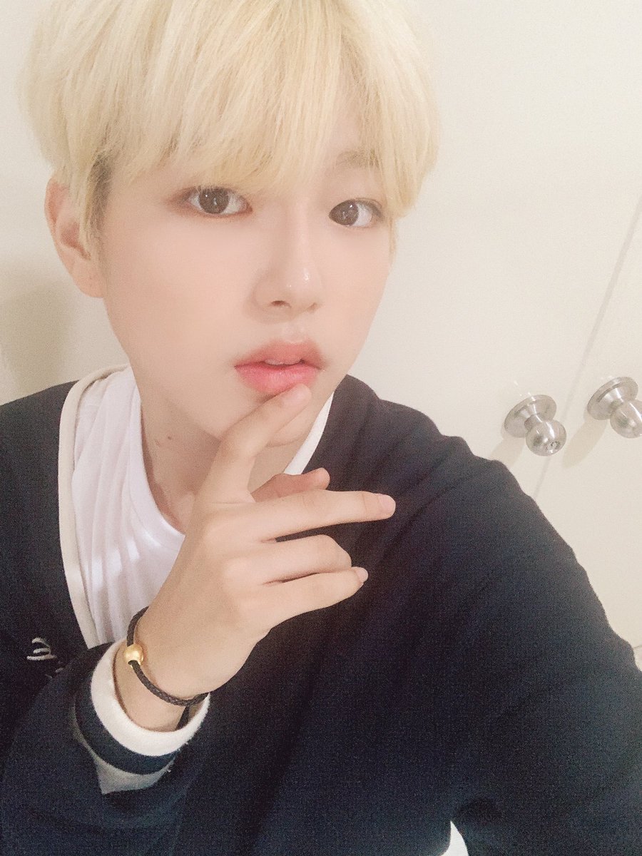 maroo_ent's tweet photo. [#TEENTEEN]

10월 3일 틴틴 다이어리📝

#틴틴 이들의 사복 셀카❣️
우리 틴깅이들은 옷도 잘 입어요😭😭😭

사복도 틴틴 같아서 사랑스러운
우진 태승 진우 사복 ��카를 공개합니다📸

#이진우 #이우진 #이태승
#VERY_ON_TOP https://t.co/dmPwO8ZQcy