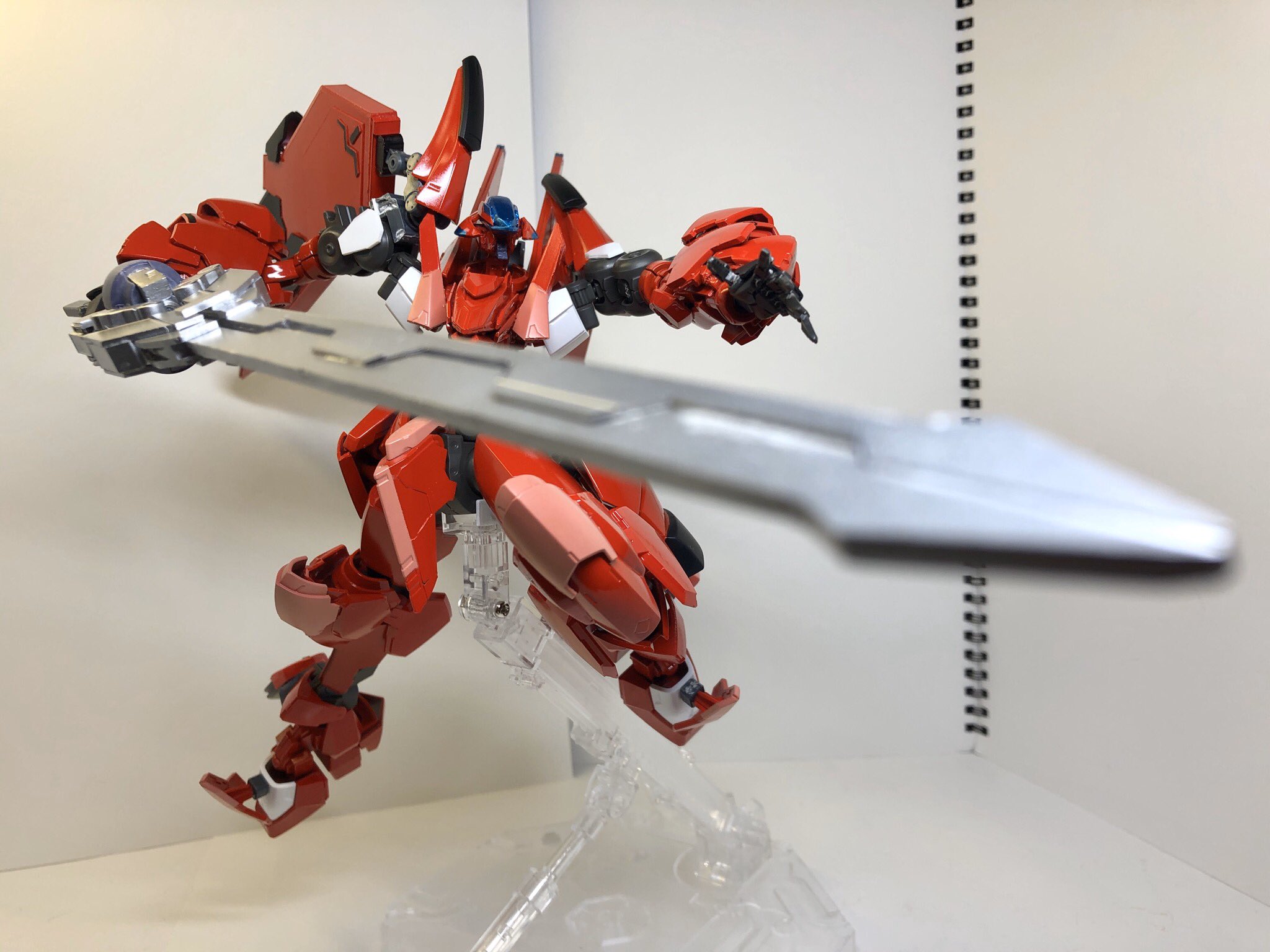 メカニカルおじや マークドライツェン 完成しました 初めて作ったのもドライツェンでしたが自分の中でやっと作りたい形になりました 顔を新しくしブースターも肩からの接続に変更して作り直しています 1番好きなファフナーなのでこだわっ