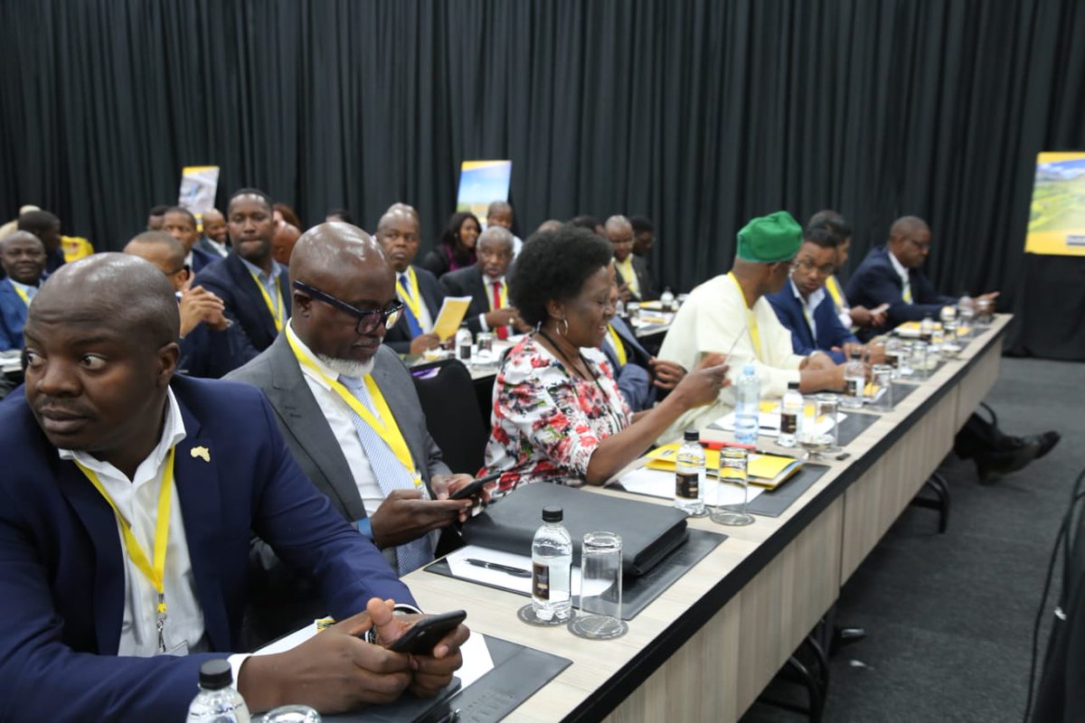 Hon. Ebrahim Patel, Minister of Trade and Industry welcomes His Excellency, President <a href="/CyrilRamaphosa/">Cyril Ramaphosa 🇿🇦</a> to the SA-Nigeria Business Forum Presidential session where he will deliver the keynote address &amp; receive feedback from the forum discussions and outcomes. #NigeriaInSA <a href="/the_dti/">Technical Information Center</a>