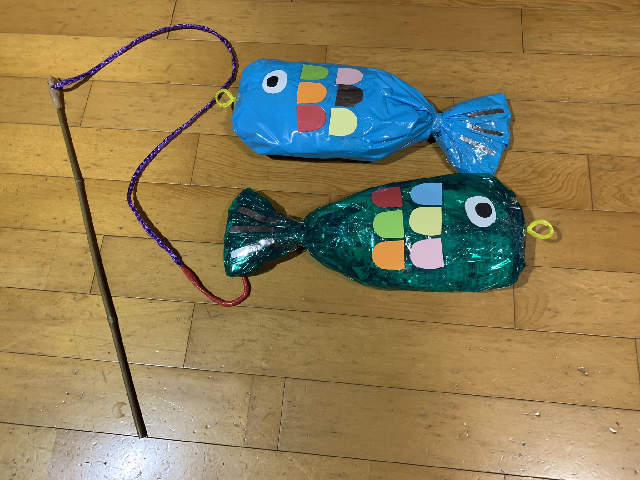 みかちゃん 魚釣りゲーム 保育園 運動会 新聞紙 カラーポリ T Co E1glll1u6b Twitter