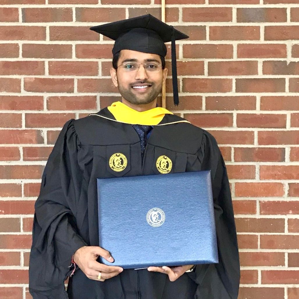UNCG_CompSci's tweet image. Pavan earned his Master’s degree majoring in Computer Science from UNCG in Spring 2018. Currently he is working as a DevOps Engineer at Apple.  Go to compsci.uncg.edu/alumni/pavan-t… to learn more about his story.
#UNCGCompSci #UNCGWay #ThursdayMotivation #Apple #ComputerScience