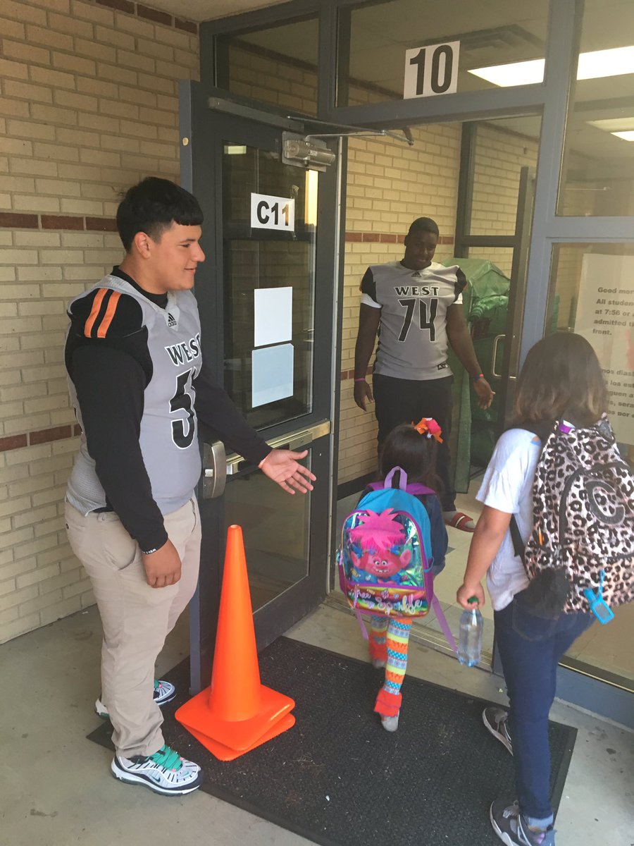 Coach_LColvin's tweet image. The West Mesquite Varsity Football team was all over Mesquite this morning encouraging students as they entered their schools. Proud of these young men for giving back. 
#WranglerPride #WestSideBestSide #GrayElementary @WestRecruits @Wranglers_FB @westmesquitehs