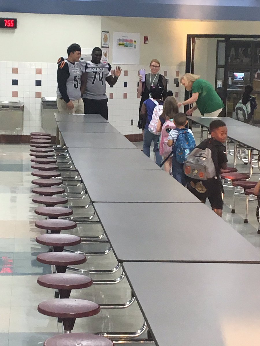 Coach_LColvin's tweet image. The West Mesquite Varsity Football team was all over Mesquite this morning encouraging students as they entered their schools. Proud of these young men for giving back. 
#WranglerPride #WestSideBestSide #GrayElementary @WestRecruits @Wranglers_FB @westmesquitehs