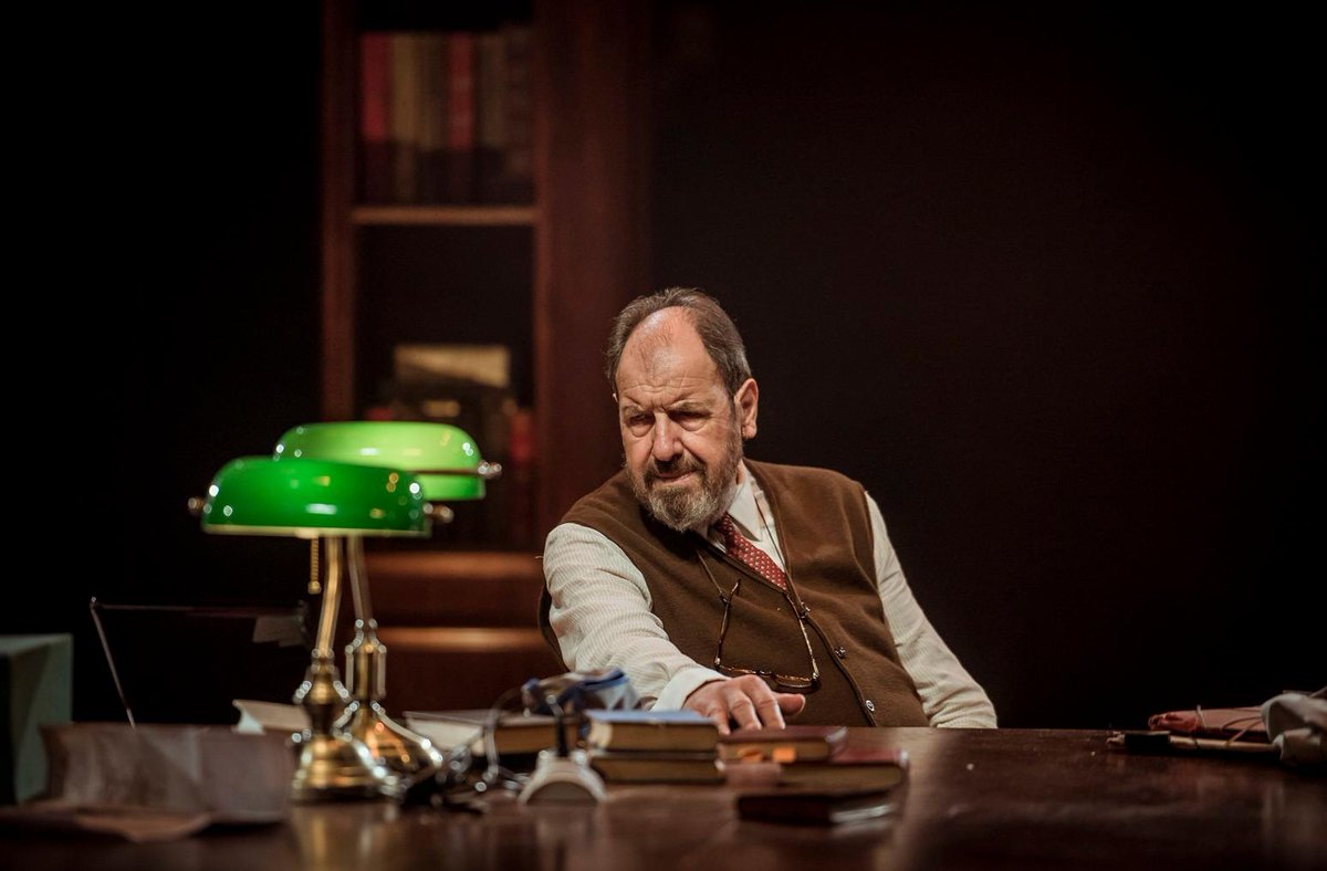 HugoRomanB's tweet image. Una interesante visión de la Democracia en #ViejoAmigoCicerón de @Ernesto__C
 dirigida por #MarioGas y con #JosepMariaPou en @teatroolympia