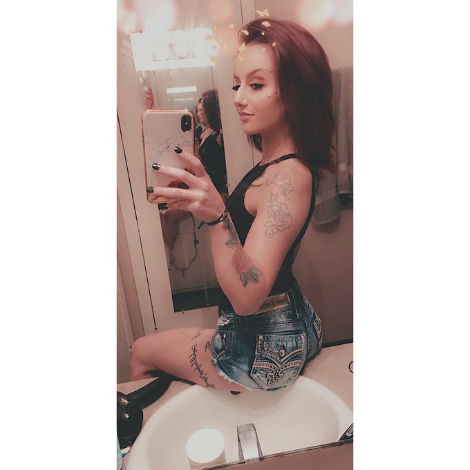 1 pic. Follow my motherfuckin insta! Ittybittyshortie_ https://t.co/sQc9zyIrav