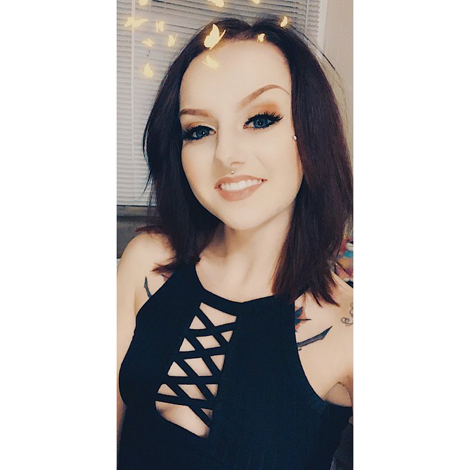 3 pic. Follow my motherfuckin insta! Ittybittyshortie_ https://t.co/sQc9zyIrav