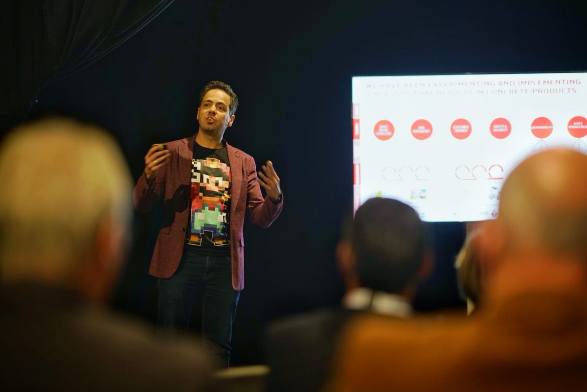 Wilco Leenslag ging samen met onze relaties in gesprek over Smart Cities. Op welke manier je maatschappelijke waarden zoals gezondheid, veiligheid en werkgelegenheid onderdeel van je visie, planning en bouw kan maken. #creatiefdenken #MOVEtogether