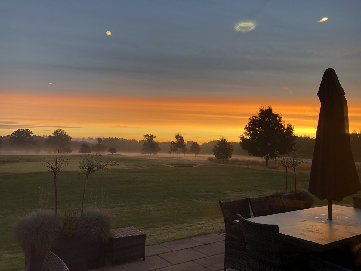 BracknellHRDept's tweet image. Early morning start today and the first #icewarning of the season but a beautiful start to the day @BNIAscot celebrating 5 years of fantastic business opportunities #localbusiness