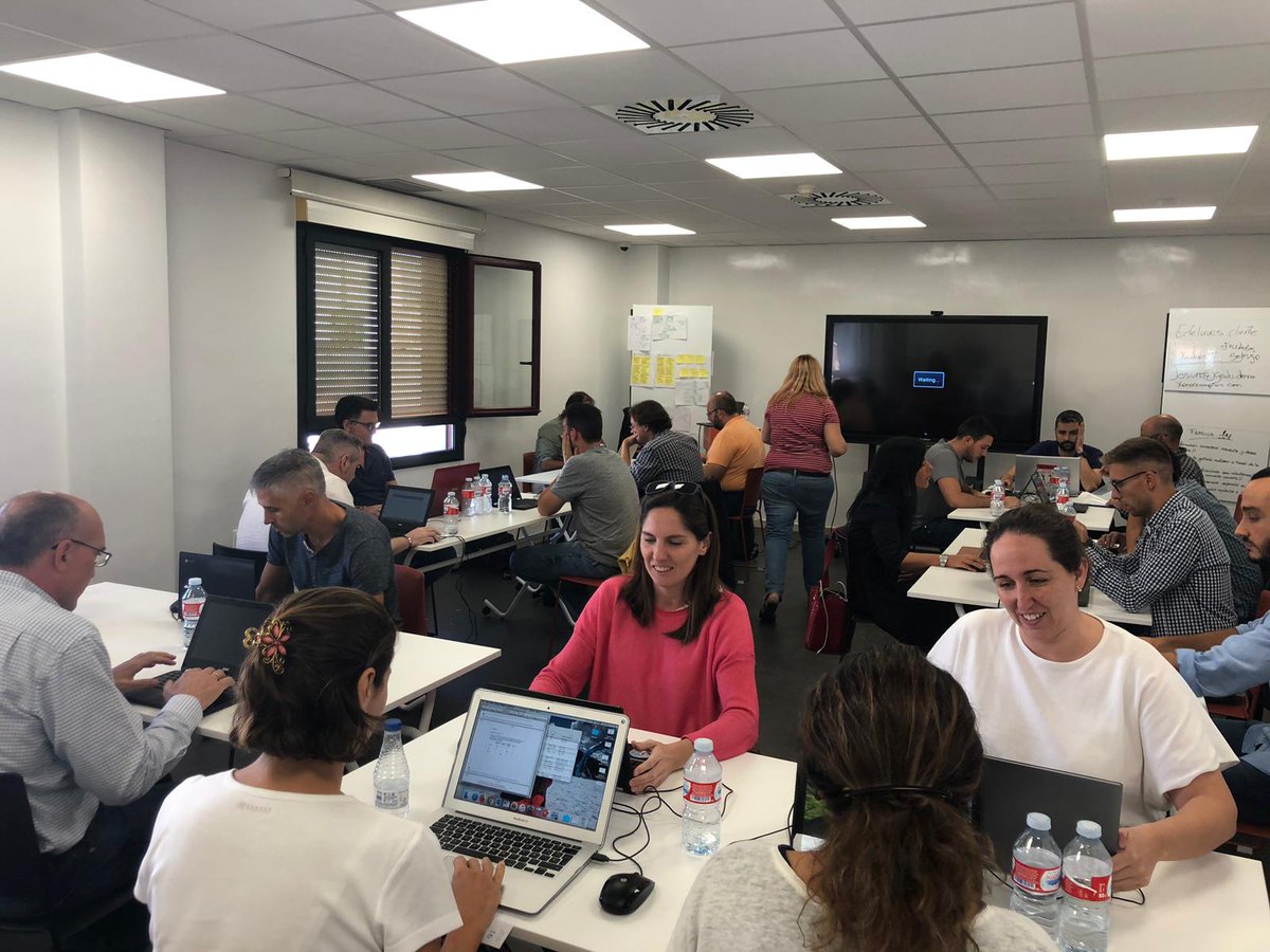 colegios_fmmdp's tweet photo. Nuestros profesores participan en el II Bootcamp de @GoogleForEdu en la @FundacEdelvives y conseguir el #educatorlevel2. #innovación https://t.co/vKxA7TJih7