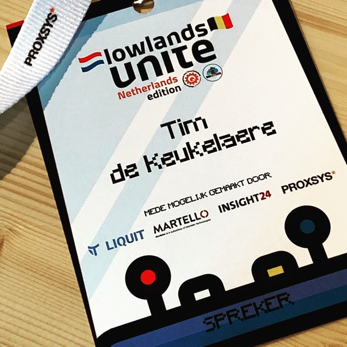 Tim_DK's tweet photo. Wrapped up my session @ LowLands Unite NL - thx to all who attended and to @wmug_nl for having me as a speaker! Time to travel back to Belgium! #llunitenl #community https://t.co/rvWE9075du