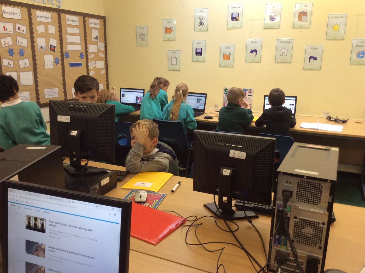 Springwood_Prm's tweet image. #Springharlech are busy creating sway presentations providing advice on the affects of media #Springict