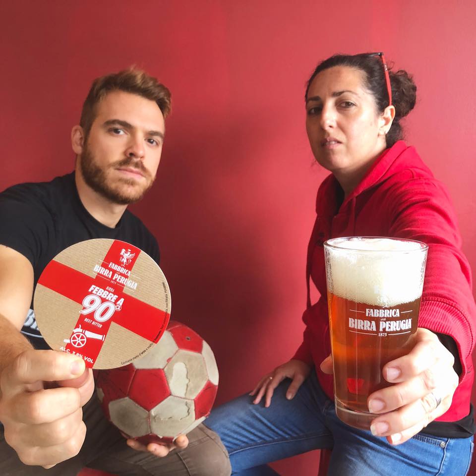 cronachedibirra's tweet photo. Nuove #birre italiane che troveremo a #Eurhop:

🇩🇪 L'Altbier di #MC77
⚽️ La Best Bitter di #BirraPerugia
🛣 La Session Lager di #P3
👱‍♀️ La Keller Pils di #BusaDeiBriganti
🥭 La Catharina Sour di #RuralElectric 

https://t.co/lghROnPz7B https://t.co/AzI0lb8j8d