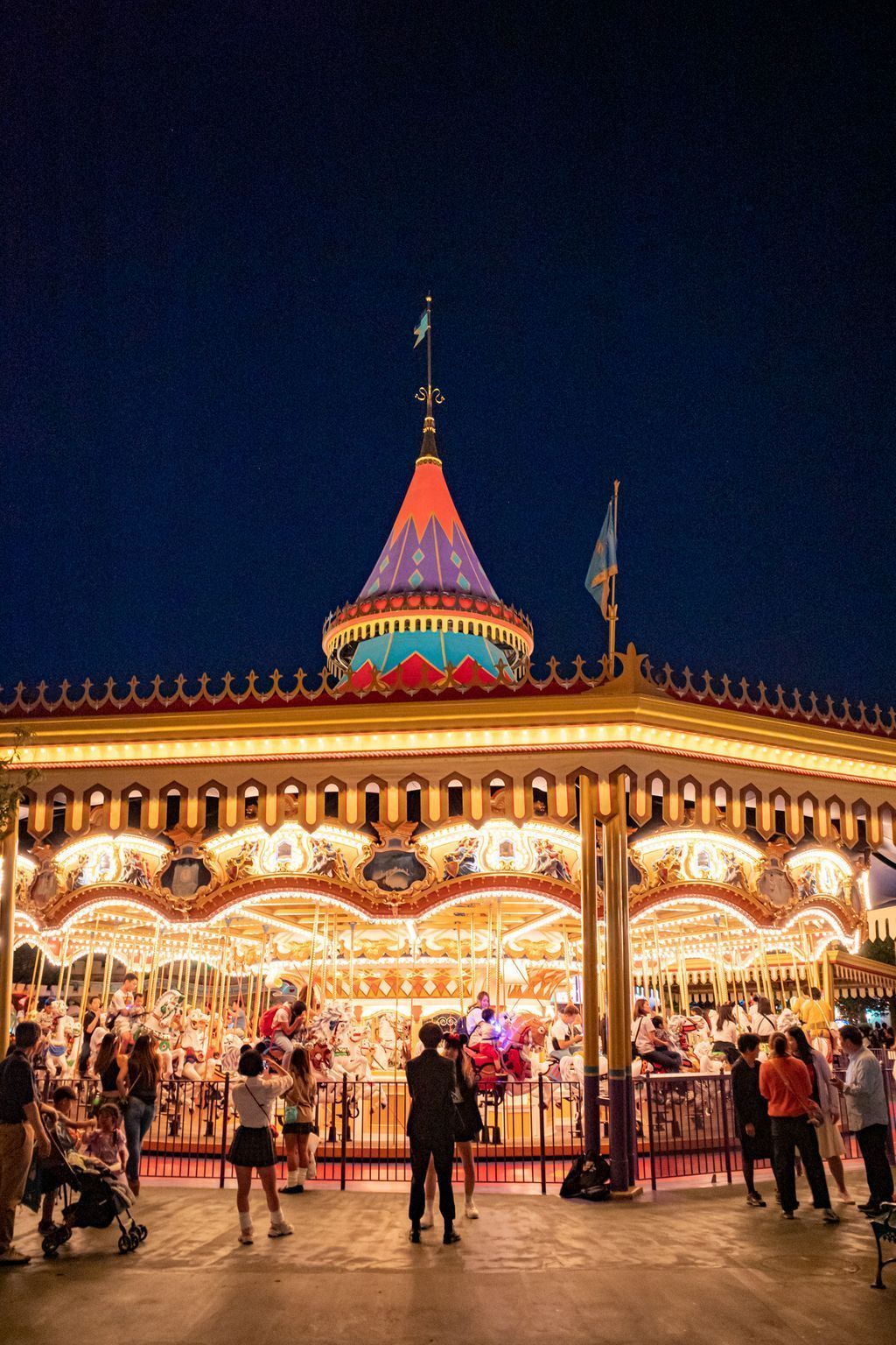 Naney 至高の夜 こんなところで告白されたらイチコロだわ 東京ディズニーランド キャッスルカルーセル Ricoh Gr Iii Gr Griii Gr3 T Co Dppgrovqm3 Twitter