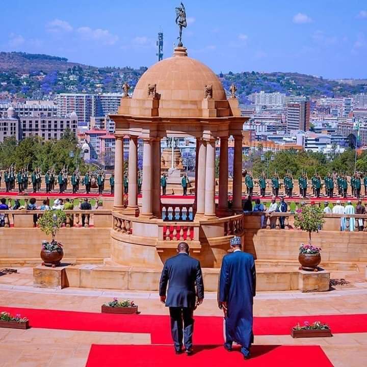 cbngov_akin1's tweet image. PMB IN SA TO END #XenophobicAttacks 

”My govt has taken action to prevent a repeat of retaliatory attacks on South Africa businesses and call on Pres Ramaphosa’s admin to do the same with regards to attacks on foreign nationals in SA - PMB
#PMBinSA 

ME: Thats how LEADERS ROLL💪