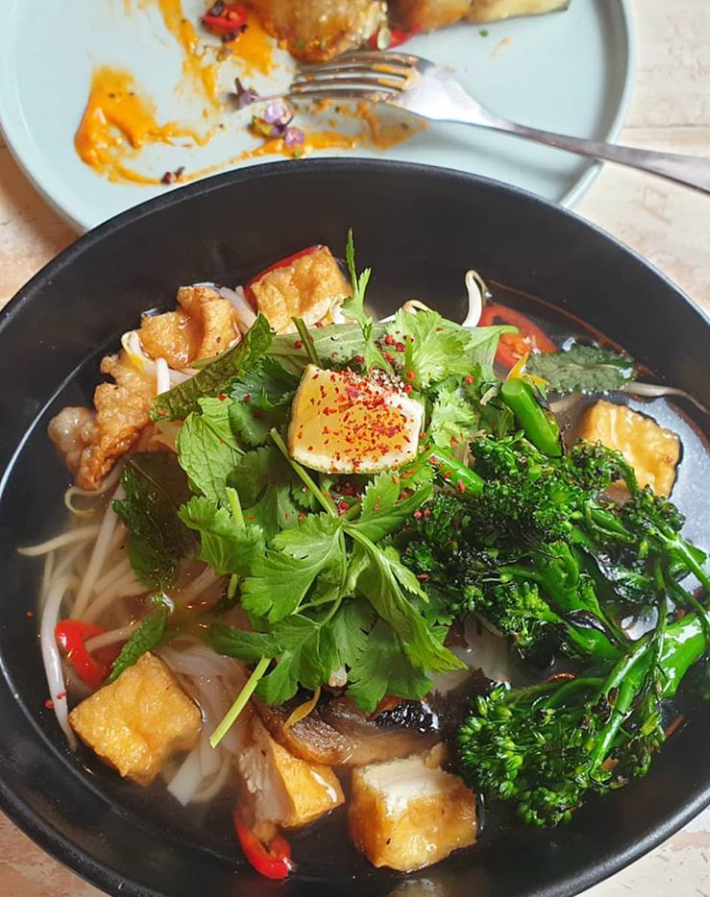 Rezkixyn_'s tweet photo. So great to have spots like this around the corner from our office @vietshack๐ #supportlocalbusiness #lunchspot #yum #vietshack #vegan #plantbased #ancoats #vietnamese https://t.co/WUlrIjZDK5