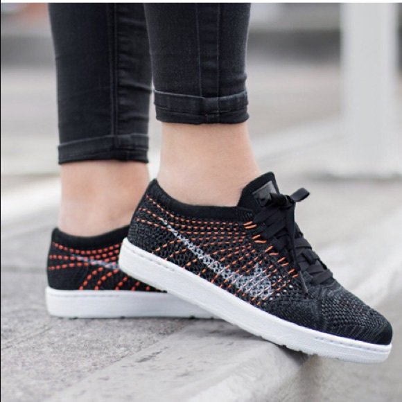 VeraFleming10's tweet photo. So good I had to share! Check out all the items I'm loving on @Poshmarkapp #poshmark #fashion #style #shopmycloset #nike: https://t.co/Eu7GqyGTzn https://t.co/QWivwKmfW9