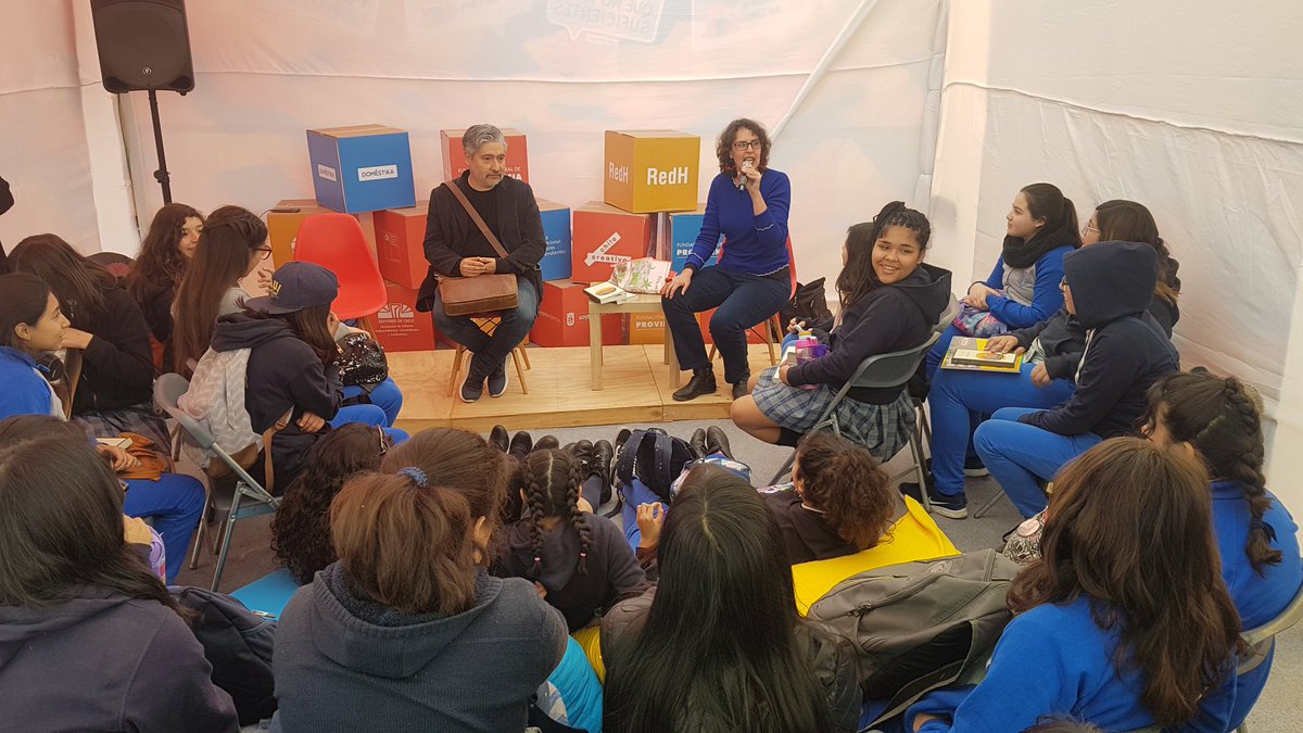 Partimos el Diálogo en Movimiento desde la Primavera del Libro junto a <a href="/ernestogarratt/">Ernesto Garratt Viñes</a> y su libro Allegados .El 7 básico del Liceo Rosa Ester Alessandri de <a href="/Muni_Indep/">Municipalidad de Independencia</a> conversa con el escritor.