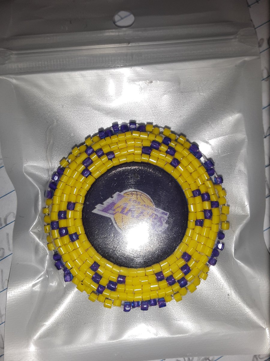 DaRealism's tweet image. Yesterday lil sister Wanbli @waunsila hooked it up with this dope popsocket 🙌💯
#LakersNation 
#NdnArt