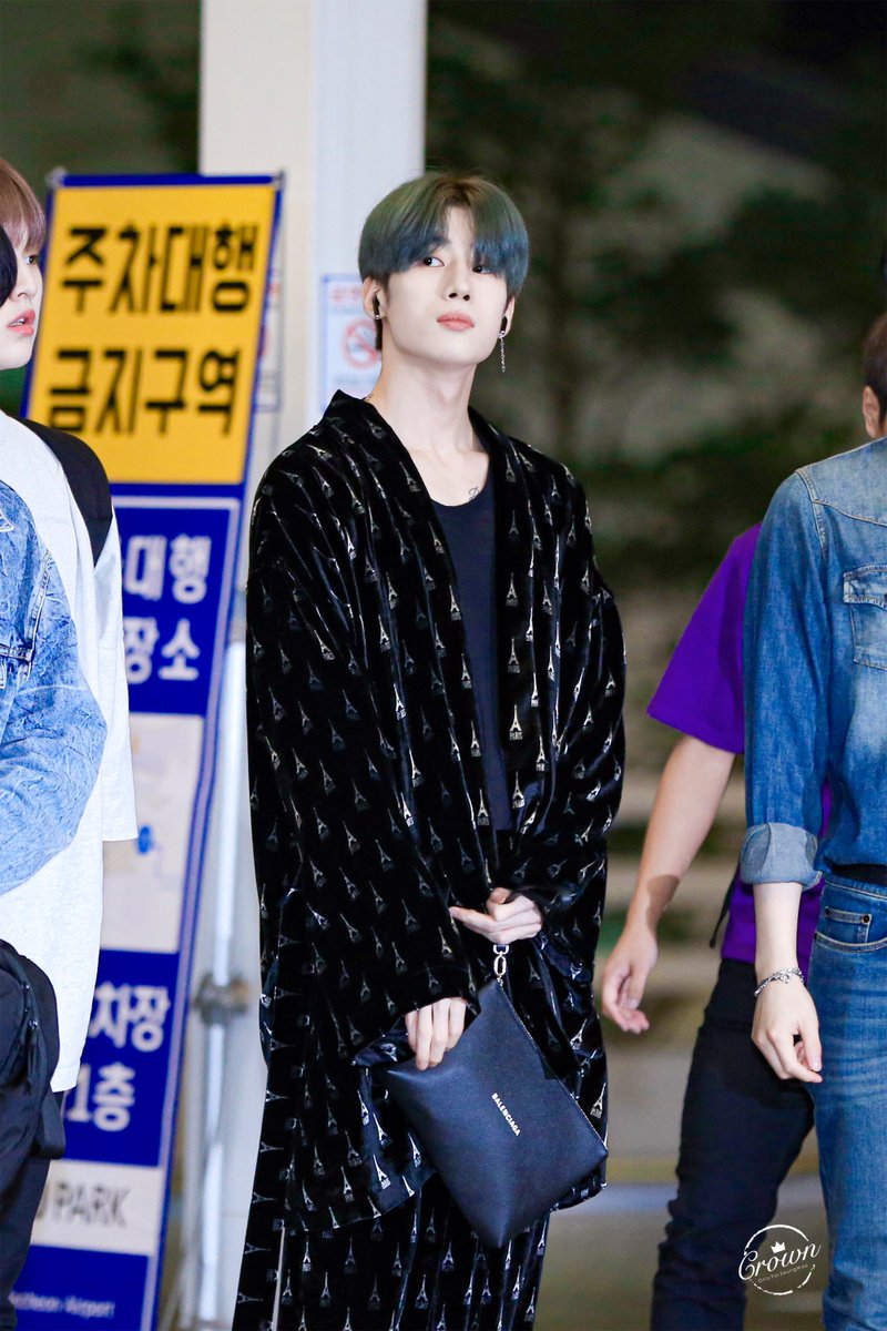 𝘾𝙍𝙊𝙒𝙉 👑 tweet media