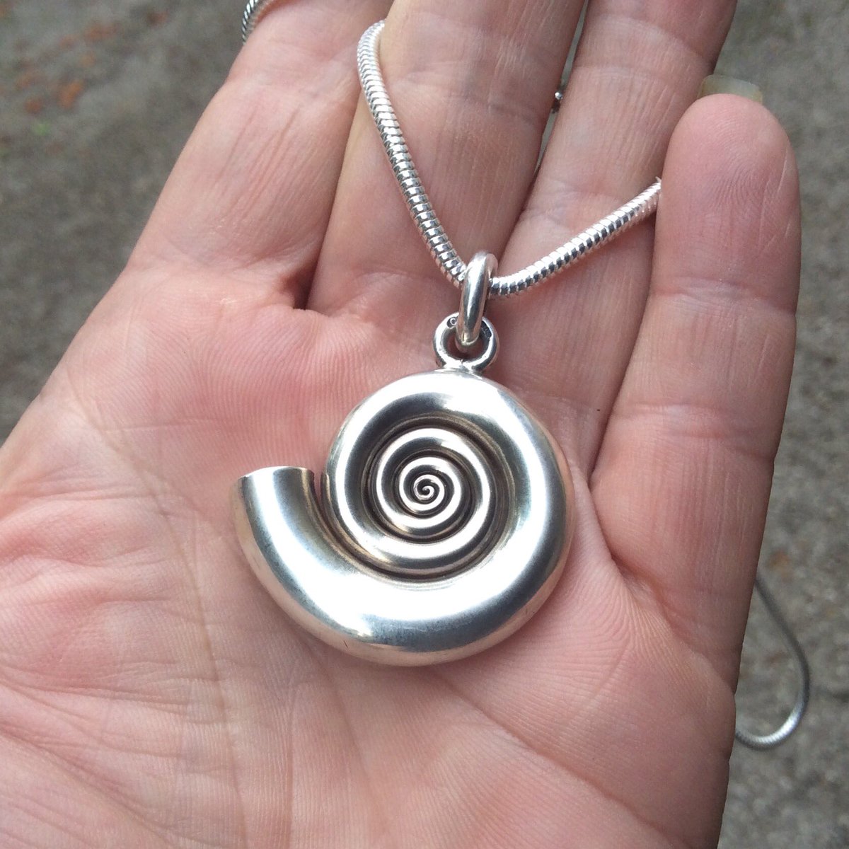 ChristinasWork's tweet photo. This festive season I am mostly concentrating on #silver #spirals. Got more to come in different sizes and gold too check me out on Instagram @christinarosejewellery. @chestertweetsuk @nwalestweetsuk @Chesterontheweb @angelcakescouse https://t.co/8Y8cJJMpcw