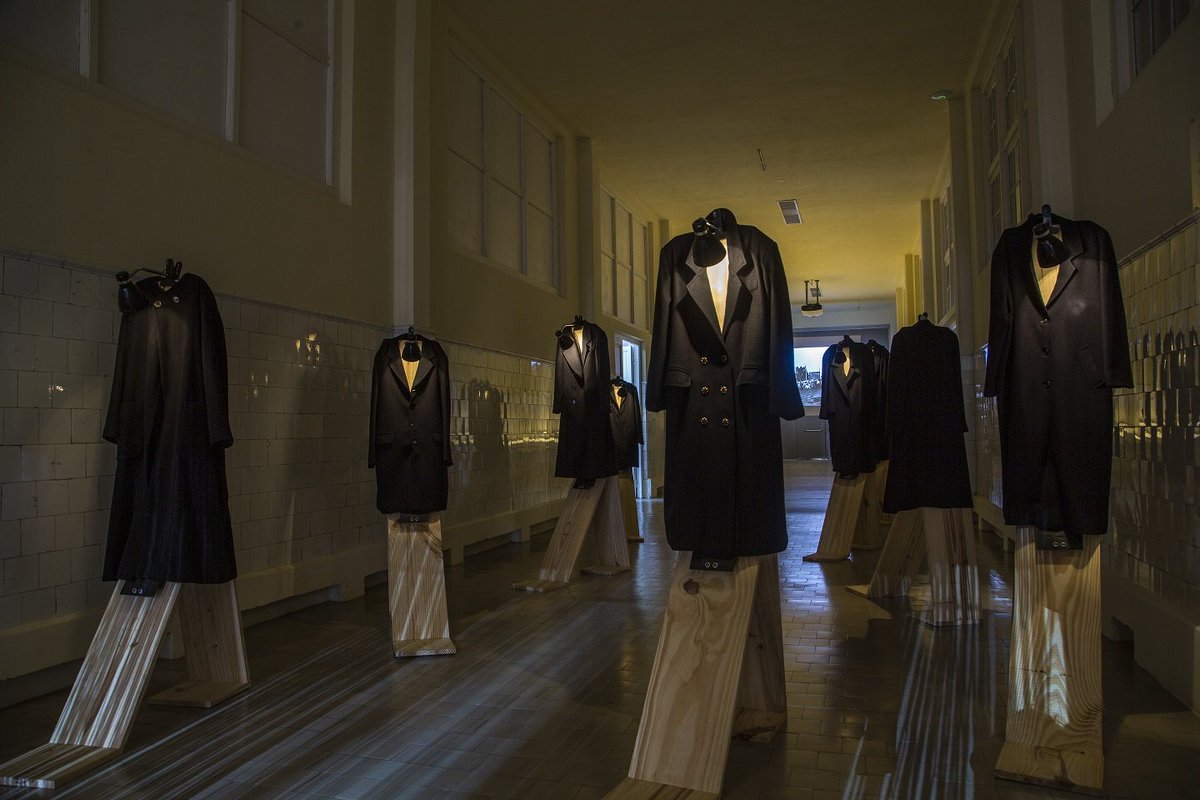 MUNTREF's tweet photo. Últimos días para ver "Extranjero Residente"
La muestra revela las elecciones de #MarínKarmitz y los artistas que lo conmovieron, como #LewisHine #RomanVishniac #ChristerStrömholm #CeijaStojka #AnnetteMessager #ChristianBoltanski y #AbbasKiarostami
📌 Hasta el 6/10 ⚡ https://t.co/YOngpOU93P