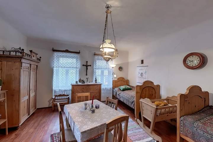 TrekiMaria's tweet image. Munkáink. Tájház berendezési  népibútorok felújítása. Régiségek klínikája