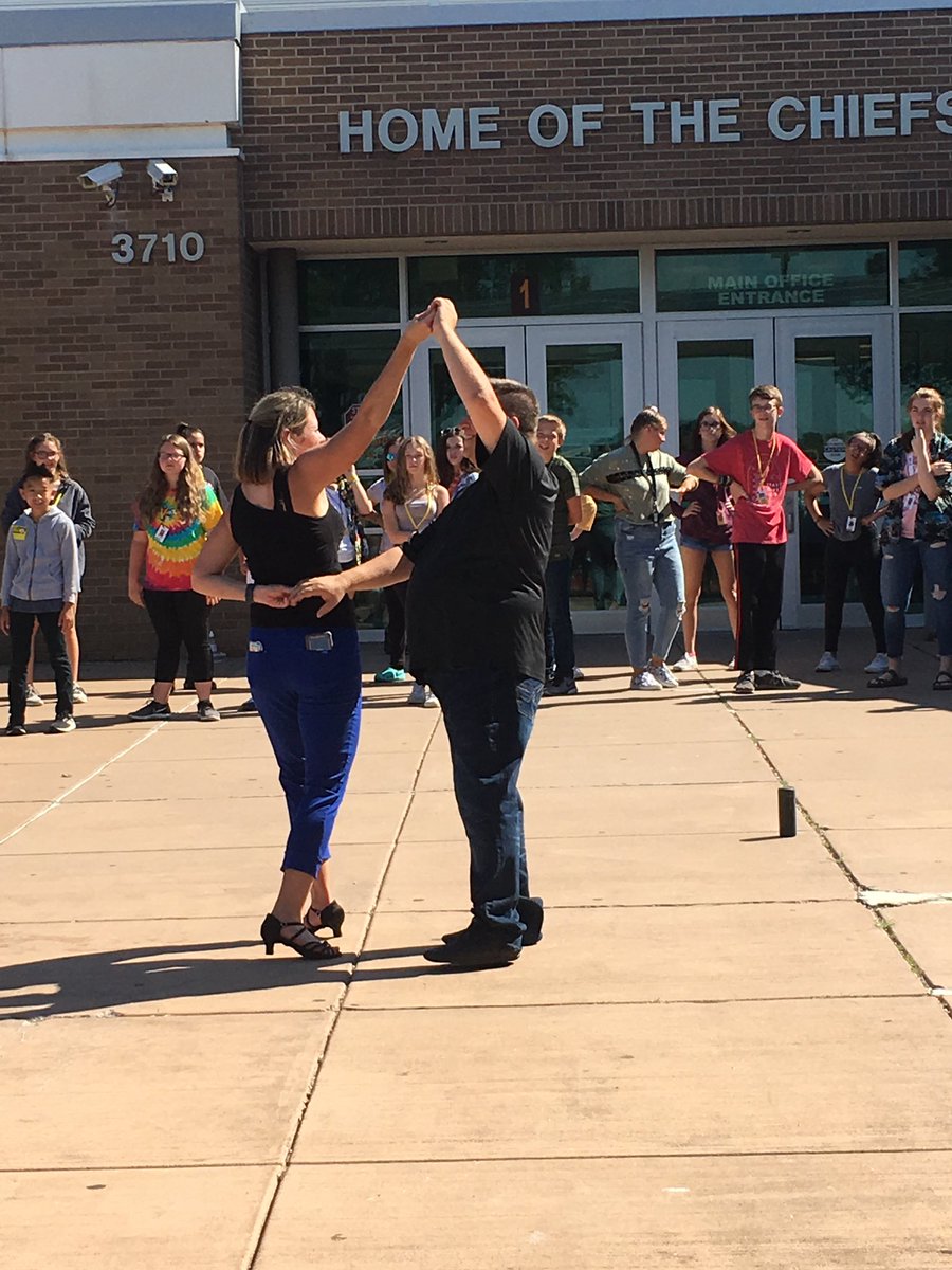 KickapooSpanish's tweet image. KHS spanish classes collaborate with community Sonshine Royal Ballroom to learn Latin dances for Hispanic Heritage Month!