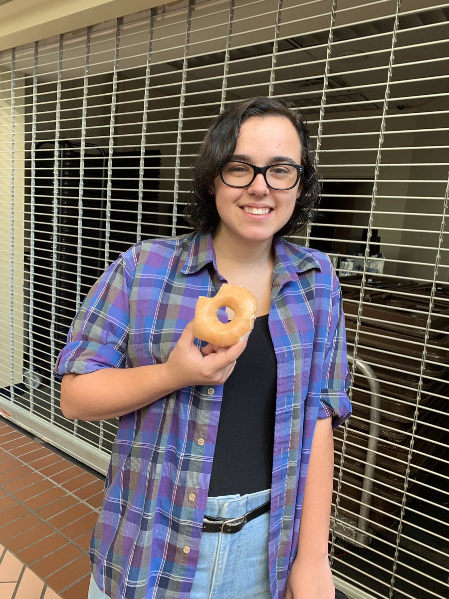 lakeviewmd's tweet photo. Do-nut worry and let looking for an apartment drive you glaze-ey!! Find all your housing needs here at Lakeview at Market District!! 🍩🍩 #donutpuns #lakeviewmd #lifewithaview https://t.co/SqCMSIHEcj