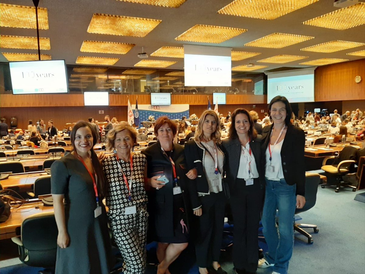 Volti sorridenti a Ginevra per la #conf1nt100 ! Una delegazione di interpreti delle varie associazioni italiane <a href="/AitiTweet/">AITI</a> <a href="/Assointerpreti/">Assointerpreti</a> <a href="/interpretiaiic/">AIIC Italia</a> #proterps #1nt