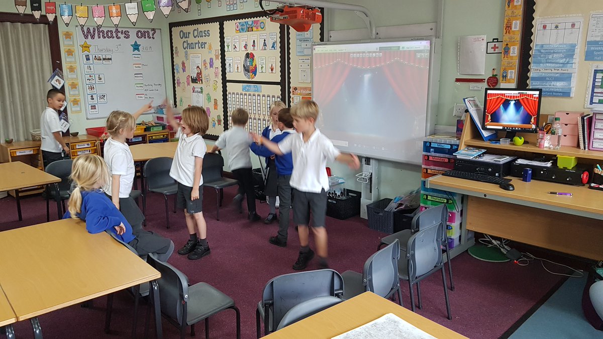NewtonPrimary01's tweet photo. Play in action - during Thrilling Thursday one child's idea lead to a class show with music and backdrop. #playistheway #leadingtheirlearning #showtime https://t.co/vyTpyv0N3U