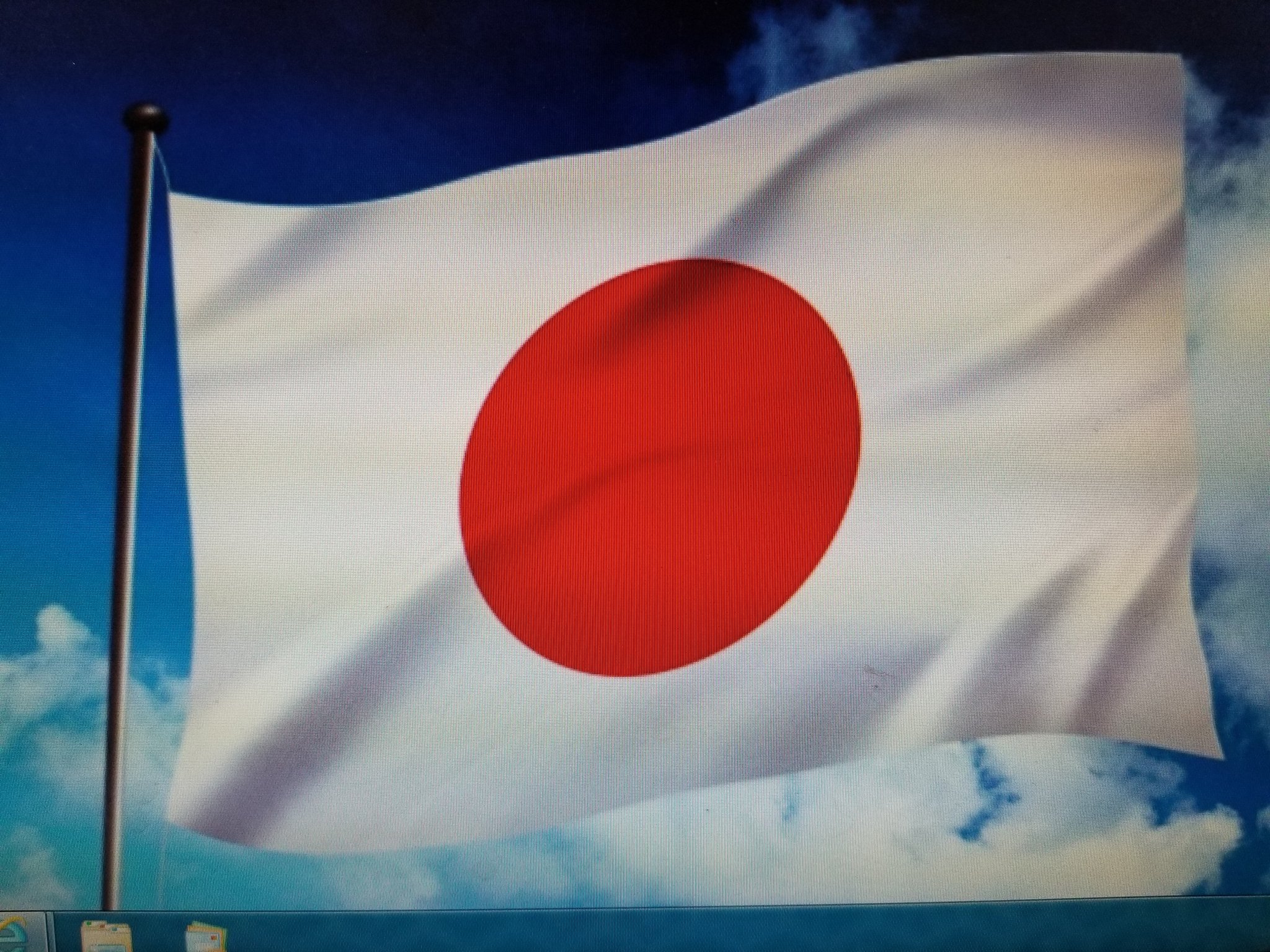 Cozy1971 日本の国旗の由来とは 1870年 明治3年 に商船規則で国旗のデザインや規則が定められたことが由来のようです 改めて 日の丸 カッコいいよね 日出ずる 太陽の国です この国旗が大好きなワタシ まさにシンプル イズ ベストですね