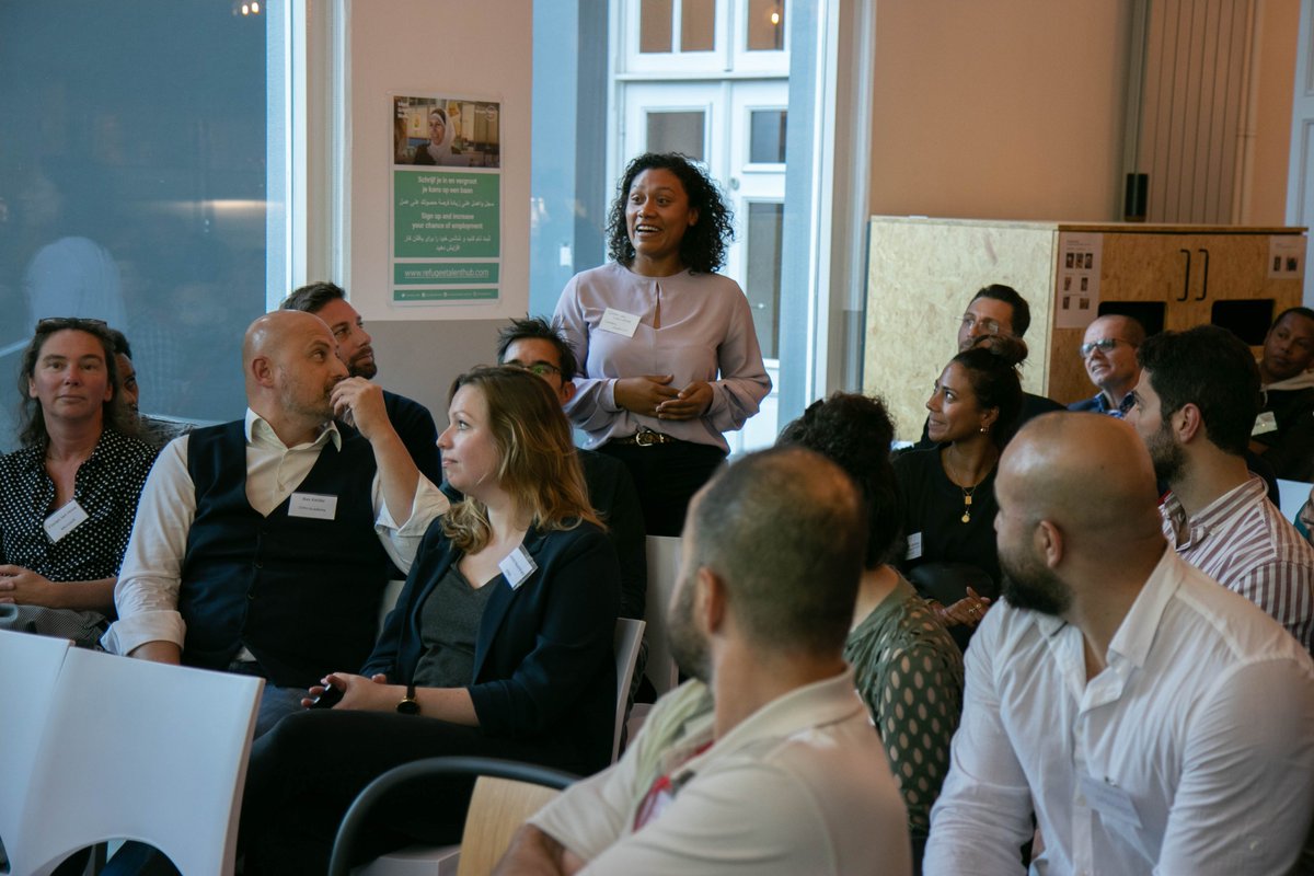 Refugee_Talent's tweet photo. Gisteravond lanceerden we de publicatie 'Vluchtelingen en Werk: een praktische gids voor werkgevers". Meer lezen over de lancering en downloaden van de gids kan hier via deze link: https://t.co/nHY793axre
#RTHub #statushouders #newcomers #nieuwkomers #ThrowBackThursday #Tbt https://t.co/HfLbgjEWZb