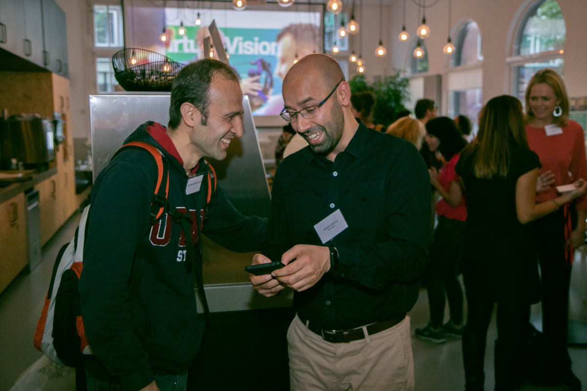 Refugee_Talent's tweet photo. Gisteravond lanceerden we de publicatie 'Vluchtelingen en Werk: een praktische gids voor werkgevers". Meer lezen over de lancering en downloaden van de gids kan hier via deze link: https://t.co/nHY793axre
#RTHub #statushouders #newcomers #nieuwkomers #ThrowBackThursday #Tbt https://t.co/HfLbgjEWZb