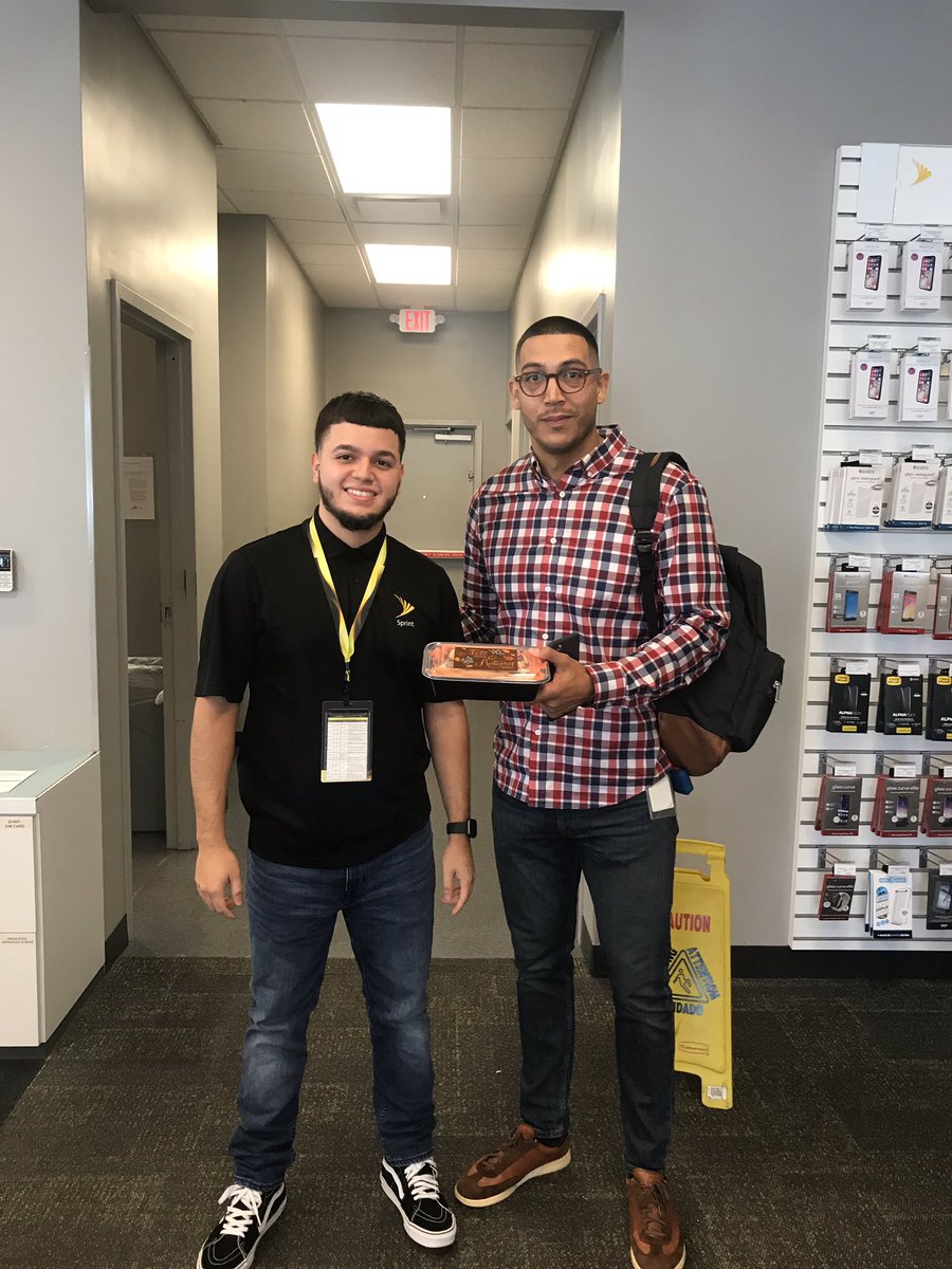angieaguilar77's tweet photo. Congrats @oviedo2139 30+ club winners in @andrewroberts91 territory SWP with 36.73% and finishing the month at 100.56% in composite  for the month of September!!🎉🎉 #SprintWorksProgram  #PublicSectorDiscounts #PerksForWhereYouWork https://t.co/QwBvAB4OXw