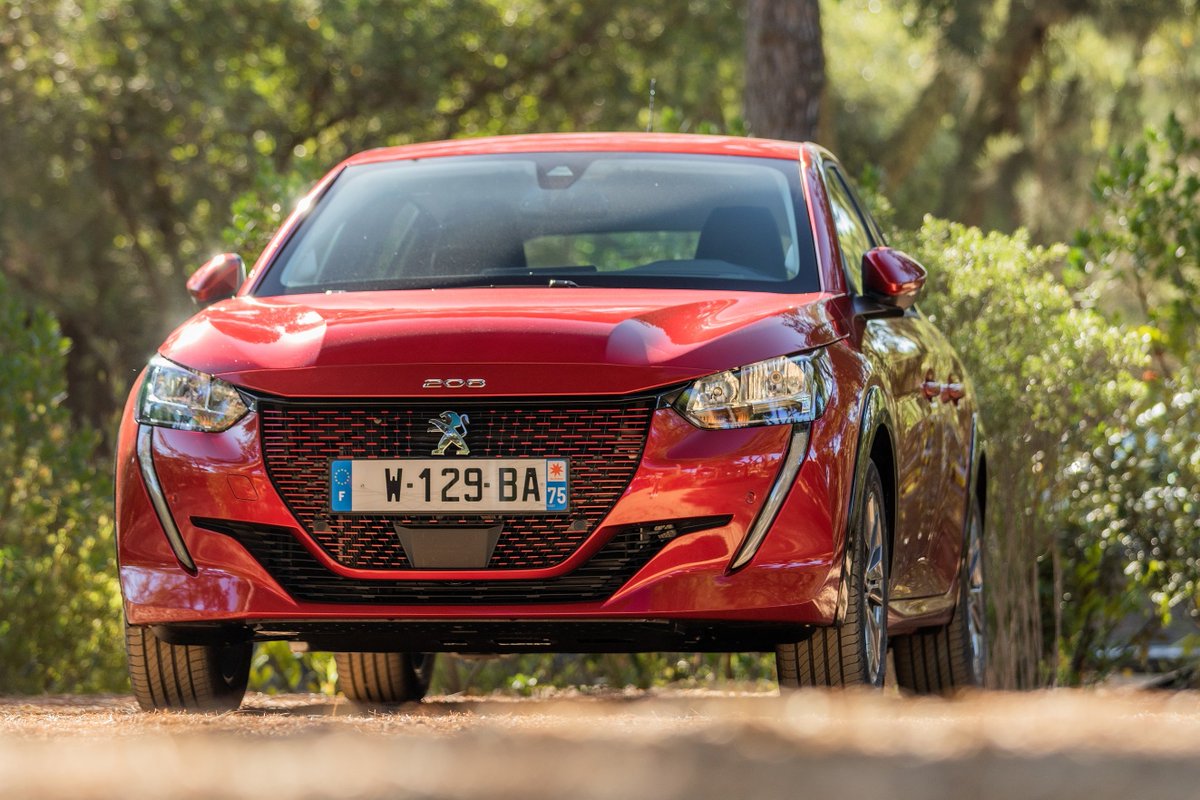 JPImparato's tweet image. Proud to show off the new #fullelectric and combustion #Peugeot208 to the world's press this week in Comporta, Portugal #208FirstDrive