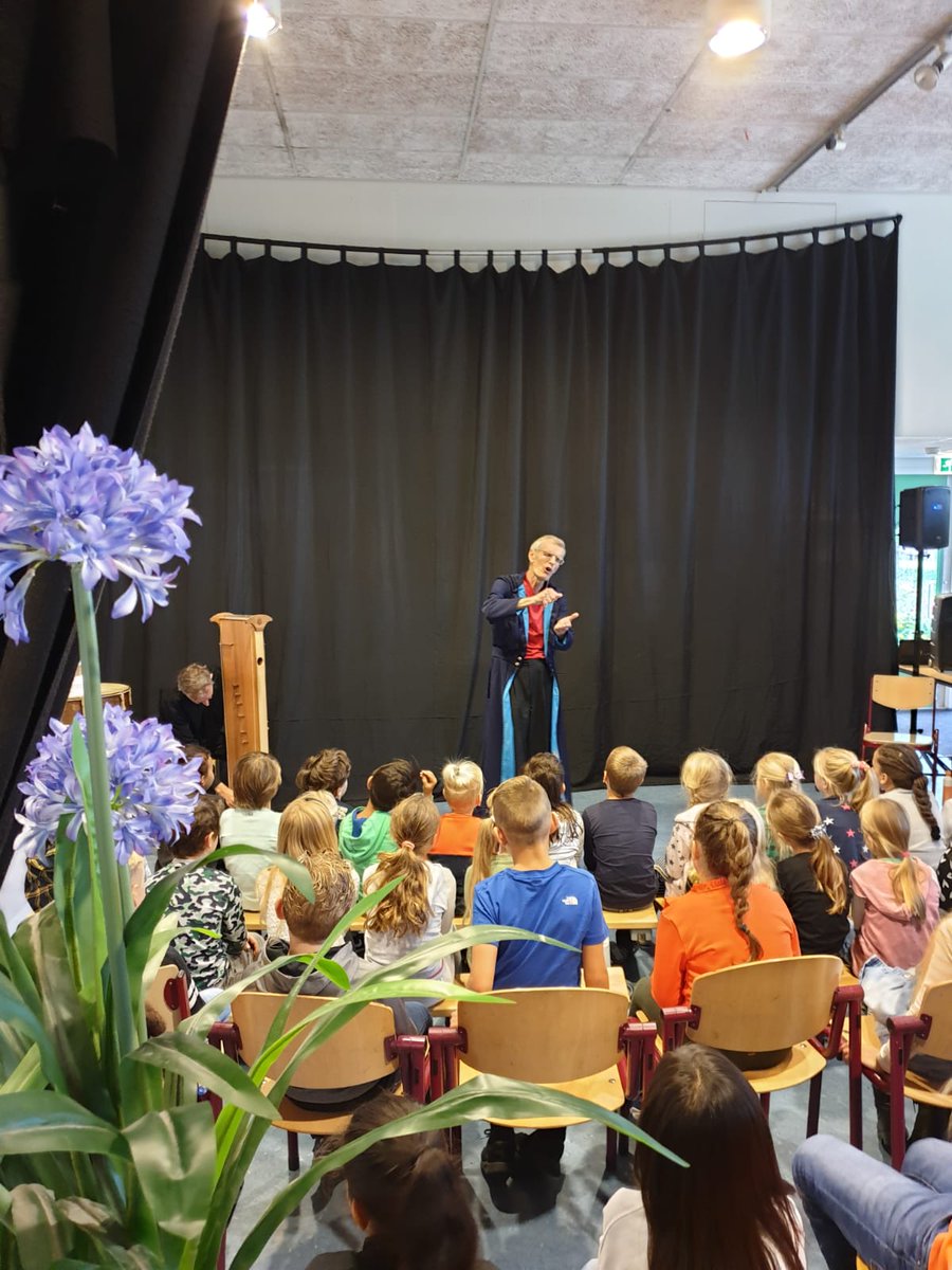 Unicoz_PO's tweet photo. De Elzenhoek is op zoek naar een leerkracht voor groep 5. Wil jij graag aan de slag op een gezellige school met een fijne teamsfeer? Klik dan hier voor meer informatie: https://t.co/oT6ypiEBTL https://t.co/wJotgzCCah