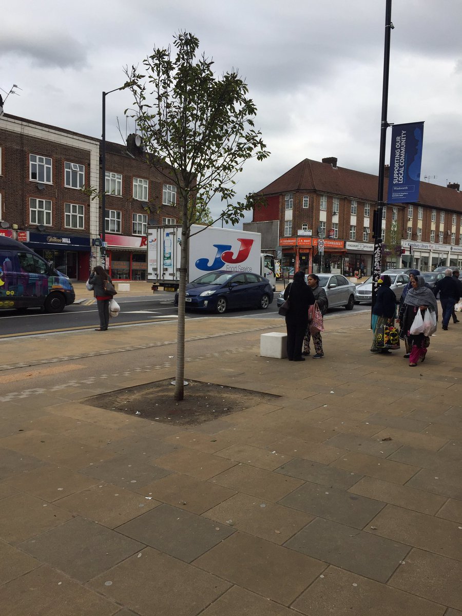 NetballLondon's tweet image. Collision on Kingsbury High Road 30mins ago. One vehicle stuck in middle of the road. Traffic increasing.