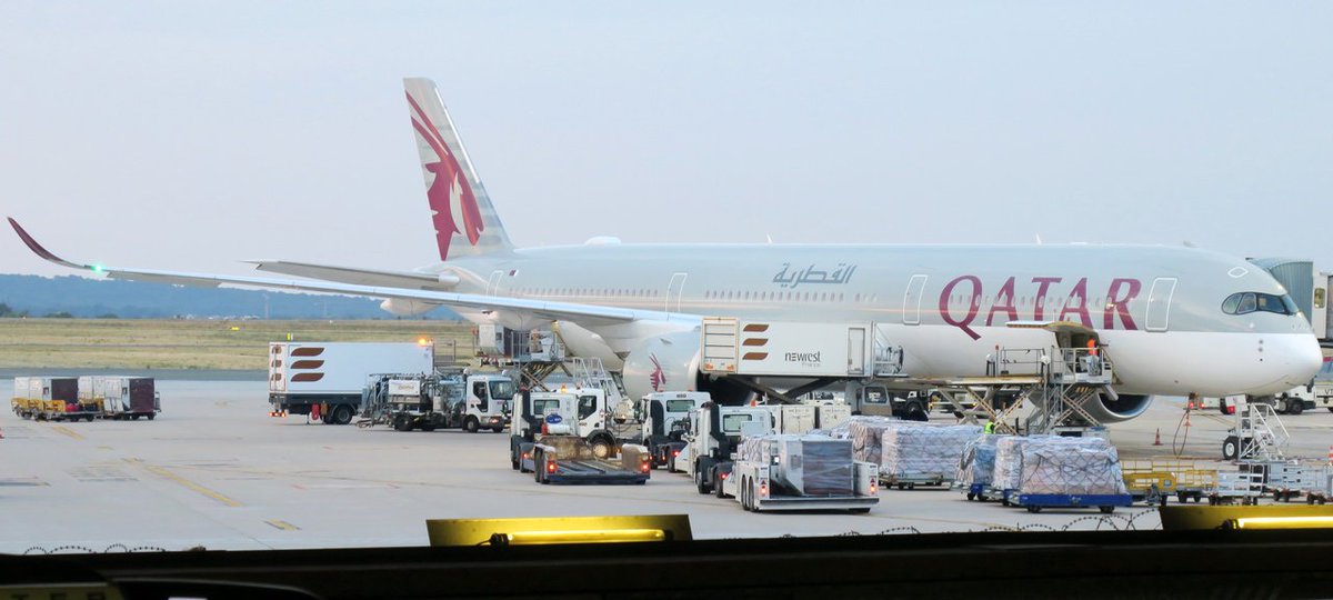 [Flight-Report présente] <a href="/qatarairways/">Qatar Airways</a> débarque à Paris 🇫🇷 avec le fleuron de sa flotte: l'<a href="/Airbus/">Airbus</a> #A350 -1000. Embarquez à bord du vol inaugural.

Vol Paris - Doha ➡️ flight-report.com/fr/report/4470…
Vol Doha - Paris ➡️ flight-report.com/fr/report/4495…

#QatarAirways #Firstin1000 #FirstinBusiness