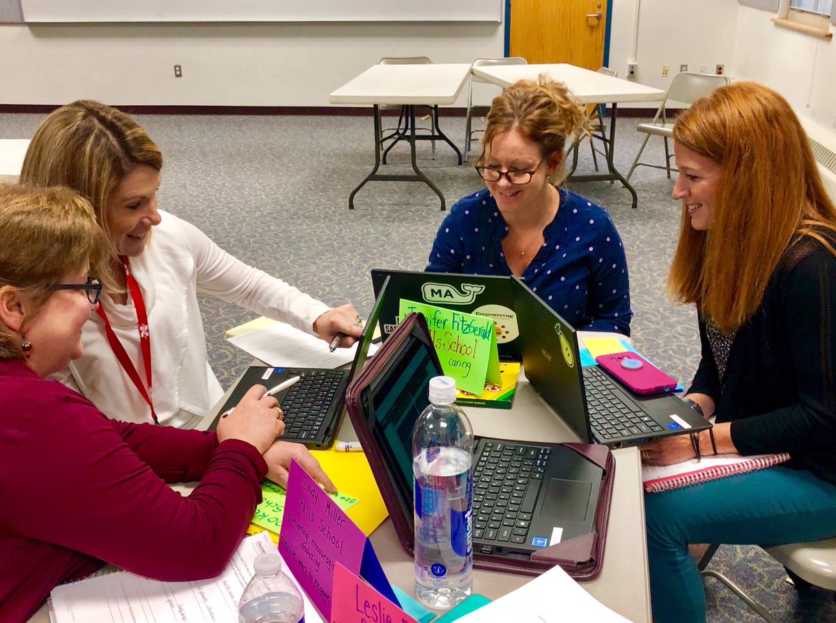 Falls School teachers are taking part in <a href="/DiscoveryEd/">Discovery Education</a> Blended Learning Professional Development. <a href="/JDSCIO/">John David Son</a> #LoveNorthSchools #AmazingFallsSchool