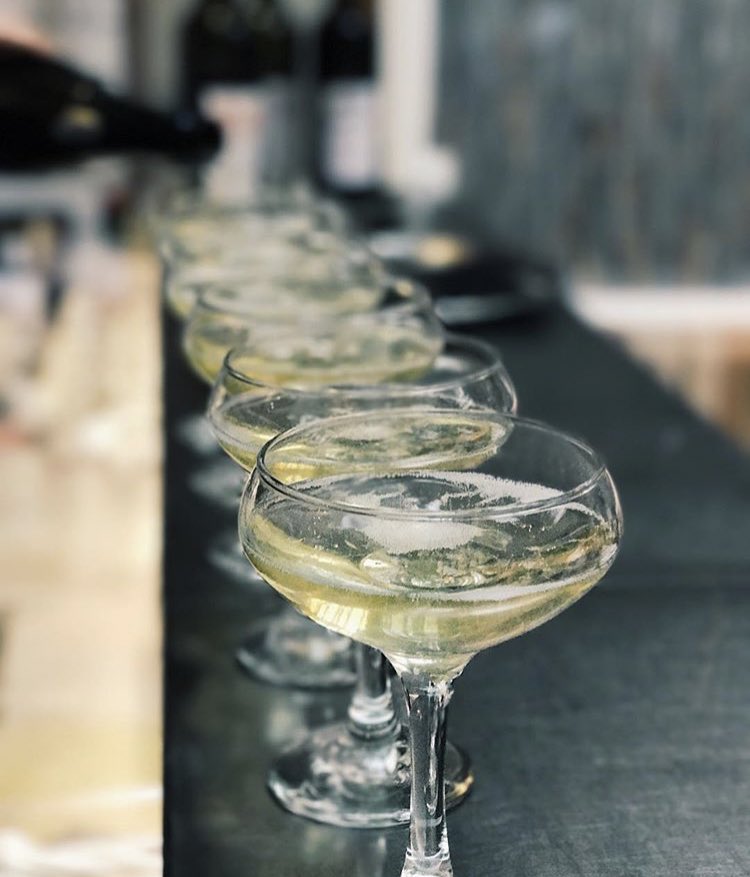 Everyone needs Champagne on a Thursday. 🥂