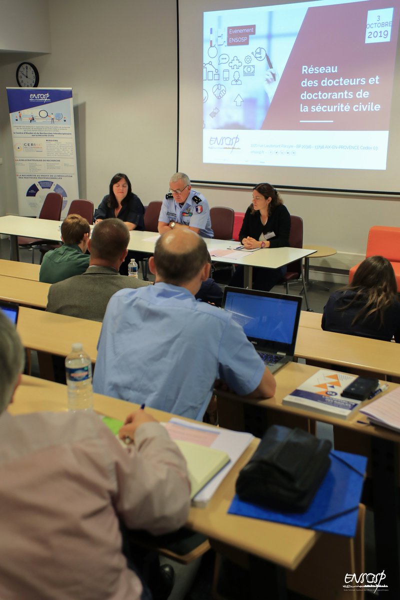 ENSOSP's tweet photo. #evenementENSOSP Le directeur de l’@ENSOSP  accueille aujourd’hui la 1ère rencontre des docteurs et doctorants de la @SecCivileFrance. À l’initiative de la création de ce réseau, l'ENSOSP soutient les #recherches #universitaires conduites par les acteurs de la Sécurité Civile. https://t.co/yXBrHnJTCi
