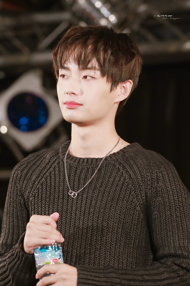 anew0302's tweet photo. 191003タワーレコード 

잘자요 🌙🌙 

 #김용국  #JINLONGGUO #キムヨングク https://t.co/2TTsSwYJA7